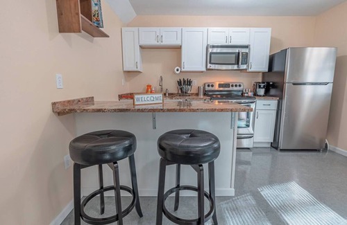 Saylorsburg House | Near Hiking & Water Parks!*Wi-Fi*Fireplace*Patio*