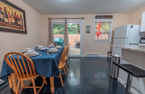 Saylorsburg House | Near Hiking & Water Parks!*Wi-Fi*Fireplace*Patio*