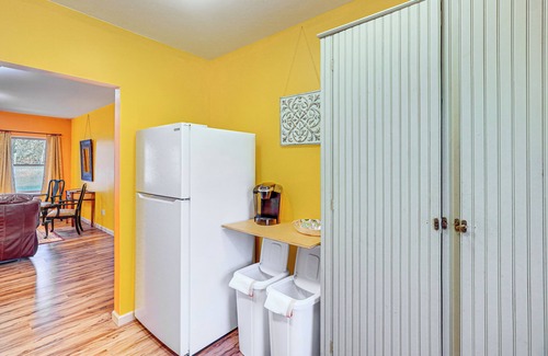 Hyde Park Apartment | Near Historic Sites: Bright Hyde Park Guest Suite