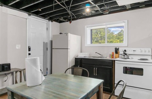 New Castle House | Near Hospital&Dining-Beds on Broadmoor- Both Units