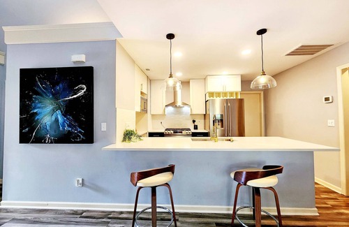 Cotswold House | Near Hospitals, Single Level 3Br/2Bath w/Office, Safe neighborhood, Parking.nn