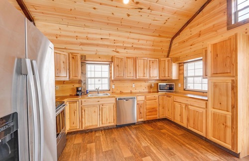 Teigen Cabin | Near Hunting: Cozy Cabin w/Deck in Grass Range!
