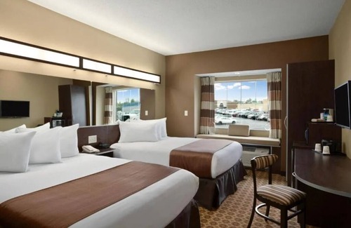 White Hall Hotel | Near I-79 for Easy Transit | 2 Budget Stays w/Free Parking