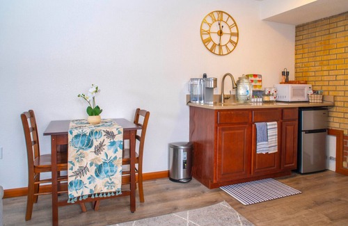 Lakewood Apartment | Near it all! Close to Downtown, Red Rocks. Walk to Shops and Restaurants