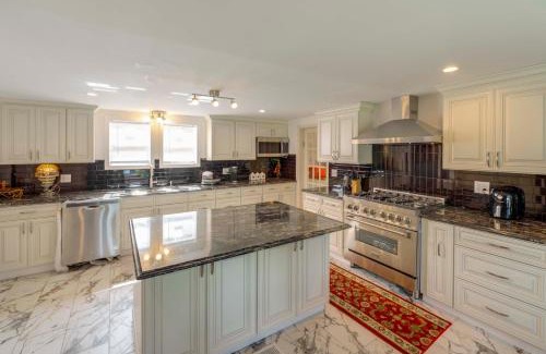 Conneaut House | Near Lake Erie, Harbor and Parks Conneaut Getaway!
