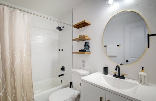 Quinlan House | Near Lake, Family Friendly, Dogs OK, Early Check-In, Gated Yard