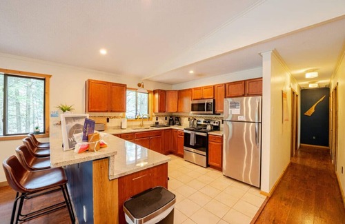 Wallenpaupauk Lake Estates Cabin | Near Lake, Indoor Pool, Firepit, BBQ, King Bed, Gym, Free Amenities, A/C