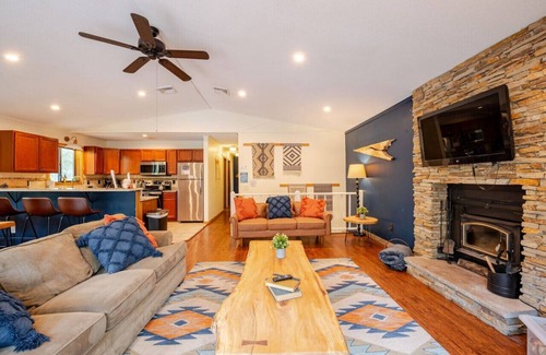 Wallenpaupauk Lake Estates Cabin | Near Lake, Indoor Pool, Firepit, BBQ, King Bed, Gym, Free Amenities, A/C