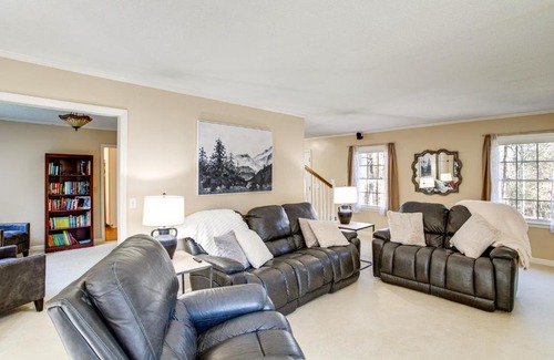 Chapin House | Near Lake Murray Family Getaway with Screened Porch