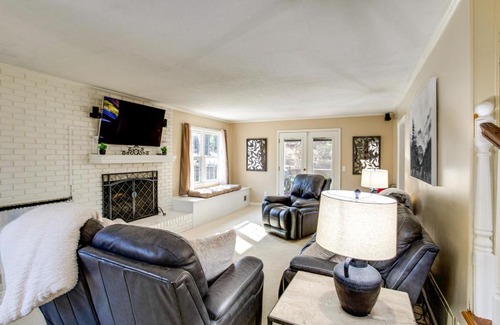 Chapin House | Near Lake Murray Family Getaway with Screened Porch