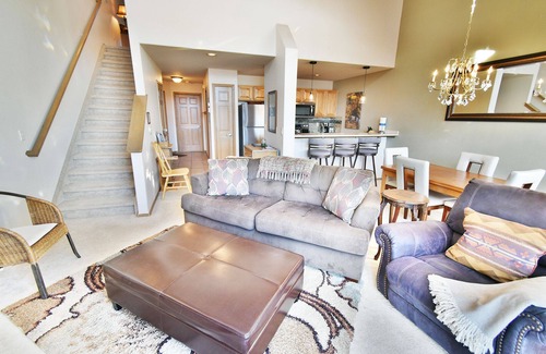Frisco House | Near Lake Trail! Hot Tub! Walk/Drive to Dining, Shops, Events, Marina