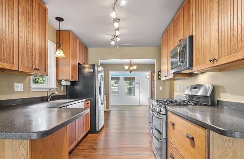 Delavan Lake House | Near lakefront 2 bed cozy cottage Pet friendly Quiet family respite modern clean