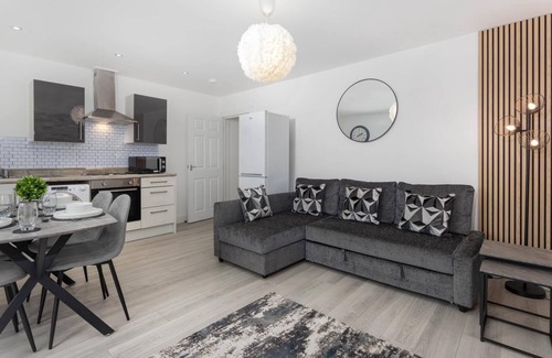 Kirkdale Apartment | Near LFC & Stadiums | W/M | Off-Street Parking