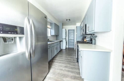 Willmore House | Near Long Beach Downtown Full House | 2 King6Queen