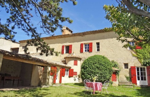 Puyvert House | Near Lourmarin – A character village property – Sleeps 10 to 12