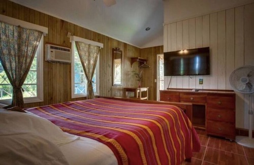 San Ignacio Cabin | Near Macal River Walk Distance To Town Wifi TV Cabana- MB