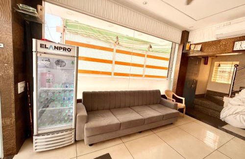 Ujjain Hotel | Near Mahakal Temple HOTEL A-Palace,Ujjain,Fully Air conditioned Rooms Prime Location wifi Facilities, BEST HOTEL IN UJJAIN