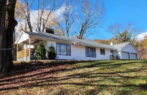 Pleasant Valley House | Near Marist/Vassar/Culinary Inst./Historic Sites!