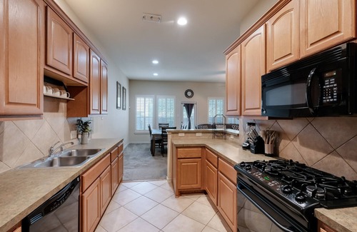 Country View House | Near medical center for all travel professionals Six Flags Sea World San Antonio