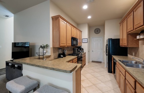 Country View House | Near medical center for all travel professionals Six Flags Sea World San Antonio