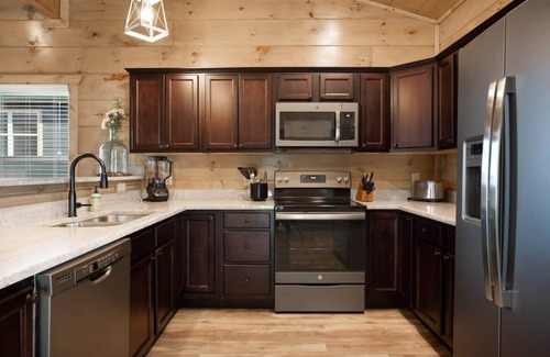 Pigeon Forge Cabin | Near Middle Of Pigeon Forge Parkway/Hot Tub/New