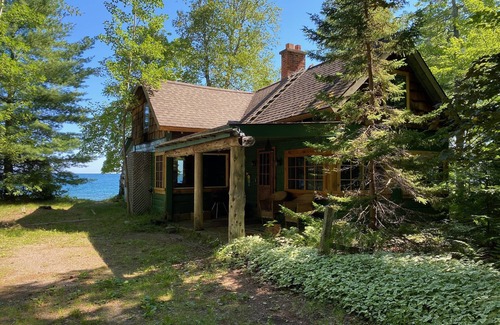 Au Train Cottage | Near Munising.and and Snowmobile trails