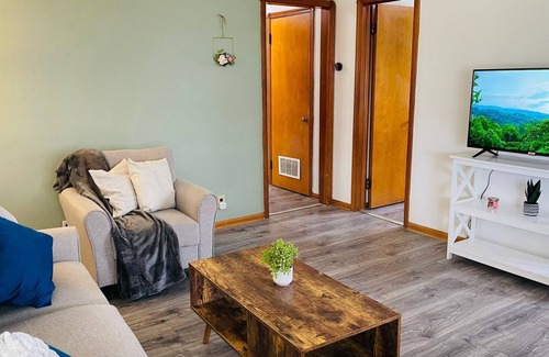 Garfield Heights House | Near National Park Home Away from Home