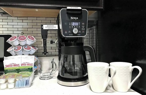 Mundelein House | Near Naval Base! Stylish Getaway w Netflix, Games, WiFi
