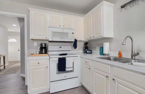 Southwest Raleigh House | Near NC State Campus & Downtown - The Maple Marvel