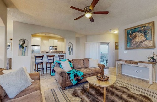 Mesa Del Sol Innovation Park House | Near Netflix|Quiet Neighborhood|King Bed|Spacious