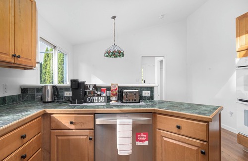 Newport East House | Near Newport, Beaches & Golf: Spacious Getaway