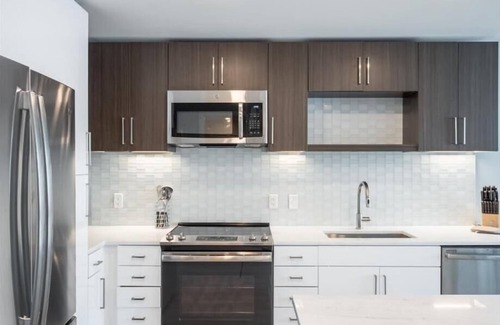 Woodmont Triangle Apartment | Near NIH | Full Kitchen | Central Farm Market Nearby | by GLS