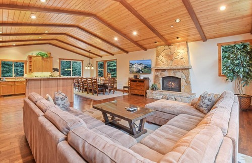 Kingswood Estates House | Near Northstar! Luxury Dog-friendly Home w Hot Tub