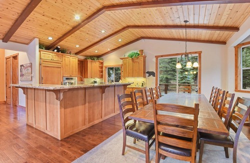 Kingswood Estates House | Near Northstar! Luxury Dog-friendly Home w Hot Tub