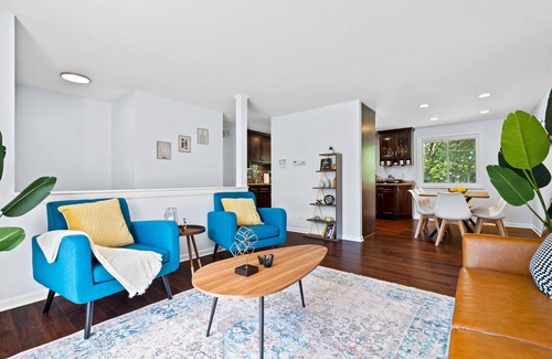 Wasco House | Near O’Hare/King Bed/Fenced yard/FirePit+Game room