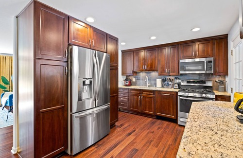 Wasco House | Near O’Hare/King Bed/Fenced yard/FirePit+Game room