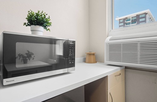 Miramar Apartment | Near Old San Juan & La Placita | Free Parking | Air Conditioner