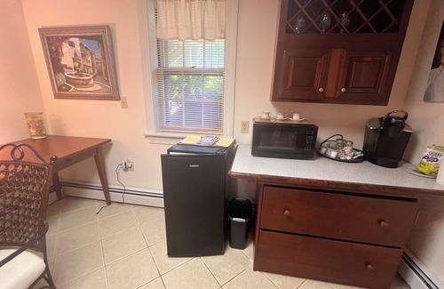 North Falmouth Apartment | Near Old Silver Beach Falmouth-Private entrance, private bedroom & shared bath