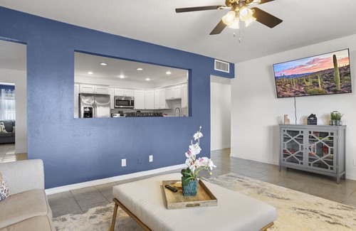 Papago Parkway House | Near Old Town Scottsdale,Tempe and ASU. Amazing pool and yard - 3 br - Sleeps 10