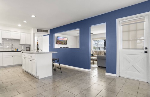 Papago Parkway House | Near Old Town Scottsdale,Tempe and ASU. Amazing pool and yard - 3 br - Sleeps 10