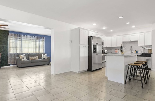 Papago Parkway House | Near Old Town Scottsdale,Tempe and ASU. Amazing pool and yard - 3 br - Sleeps 10