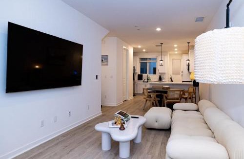 Guasti Apartment | Near ONT Modern Designer Stay Bright Chic Spacious
