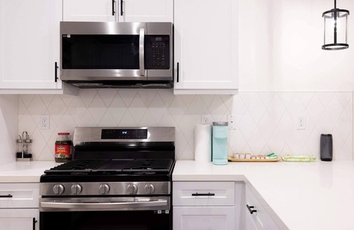 Guasti Apartment | Near ONT Modern Designer Stay Bright Chic Spacious