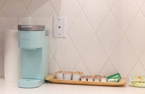 Guasti Apartment | Near ONT Modern Designer Stay Bright Chic Spacious