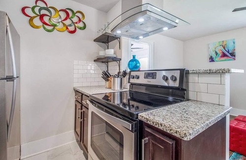 Lincoln Terrace Apartment | Near OU Medical, Bricktown, an Artist Apartment