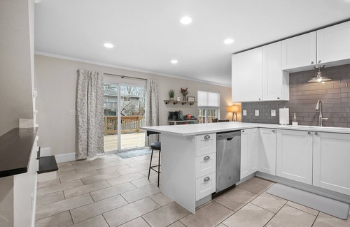 Green Bay House | Near Packers Stadium- Hot tub, screened in Porch and over 3400 sq ft!