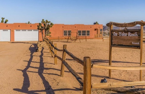 Pioneertown House | Near Pappy & Harriet's + Rimrock Ranch