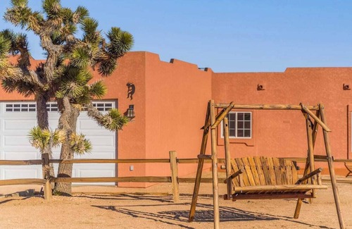Pioneertown House | Near Pappy & Harriet's + Rimrock Ranch