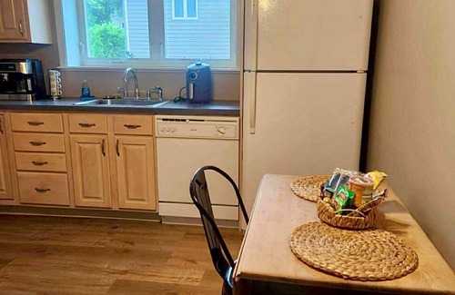 Swarthmorewood Apartment | Near Philly-Pet Friendly- 10 Min From Airport-Super Centralized- Stadium- Eagles