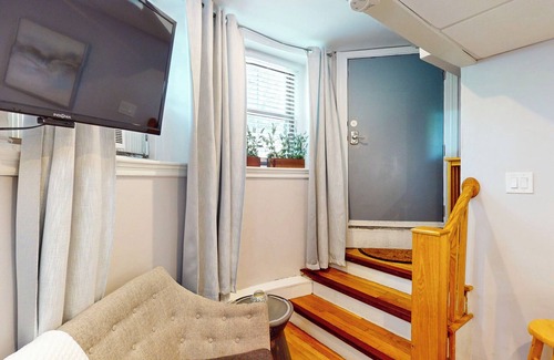 Brookline Apartment | Near Public Transport, Fenway, BU, Longwood Med